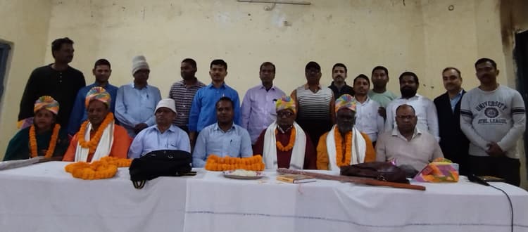 सेवानिवृत्ति पर तीन रेलवे कर्मचारियों को दी गयी विदाई