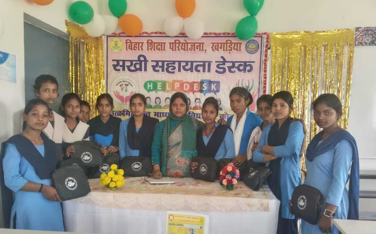 छात्राओं के बीच किया गया हाइजीन कीट वितरण