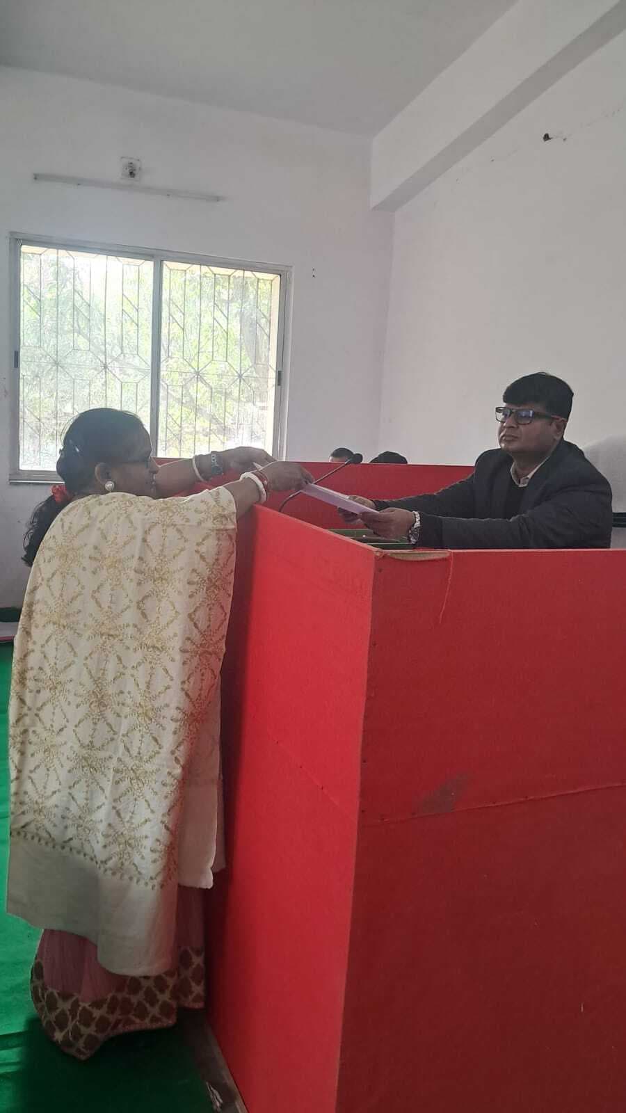 Giridih News :बड़की सरैया नगर पंचायत : अध्यक्ष पद के लिए कुल 19 ने किया नामांकन