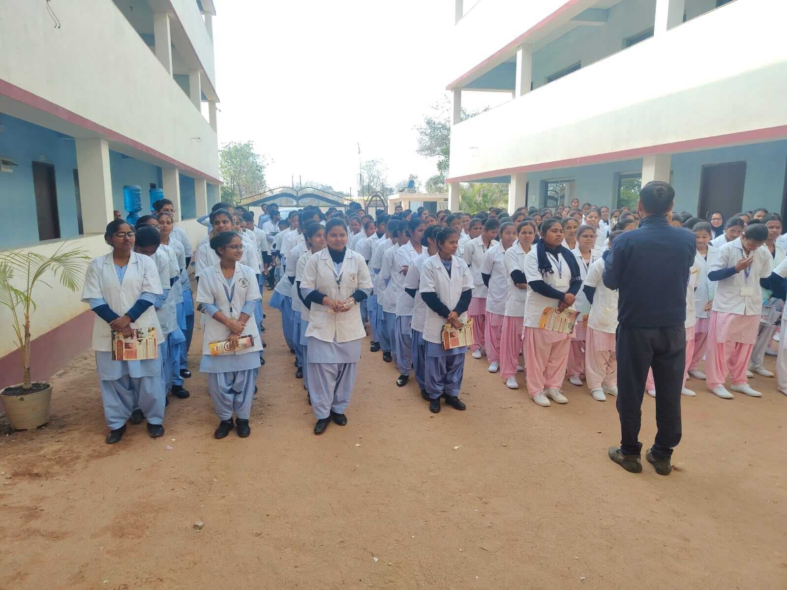 यातायात नियमों का पालन करें