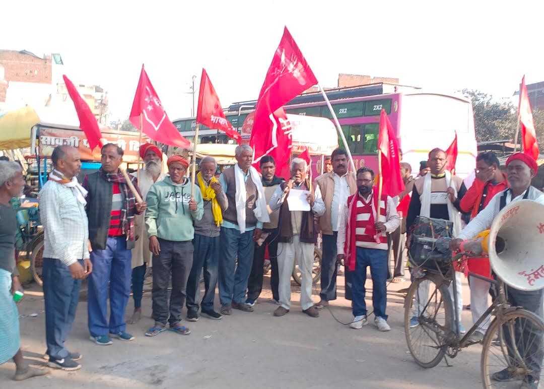 लाठीचार्ज के खिलाफ निकाला प्रतिरोध मार्च