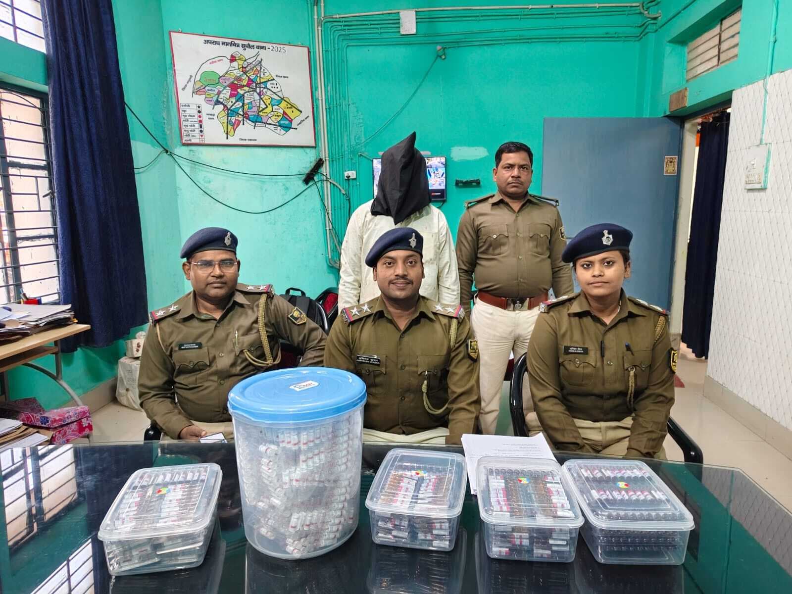 1275 प्रतिबंधित इंजेक्शन के साथ तस्कर गिरफ्तार