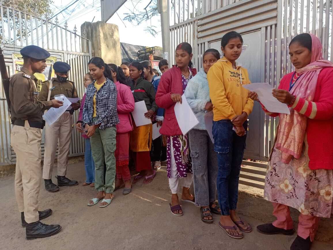 बौंसी प्रखंड में तीसरे दिन 1566 परीक्षार्थी शामिल