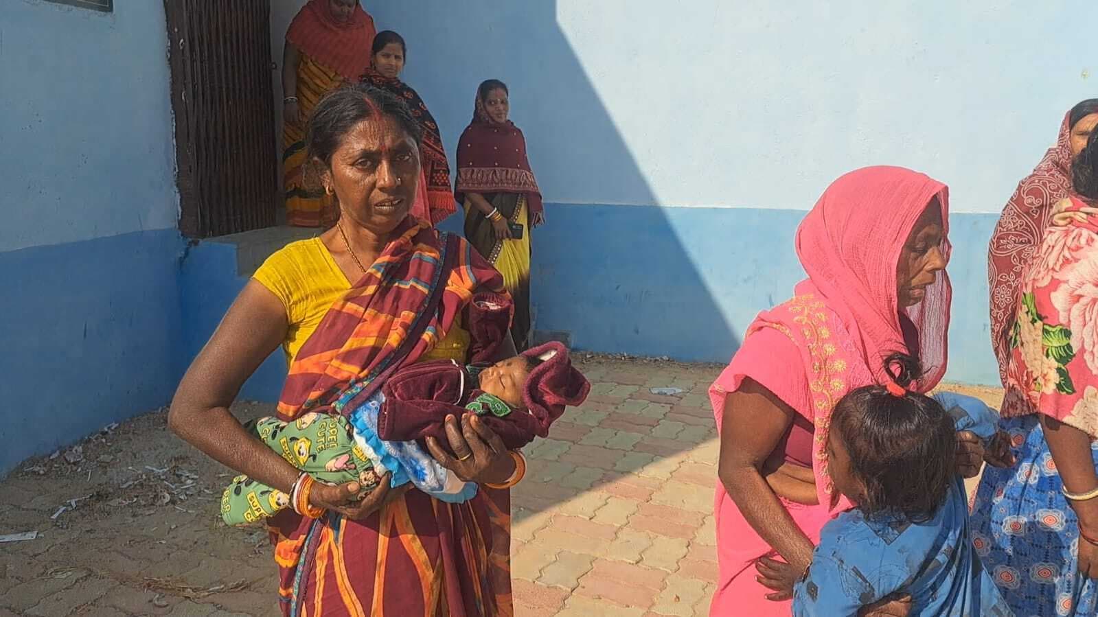 वैक्सीन के बाद बच्ची की मौत, आक्रोशित परिजनों ने किया हंगामा