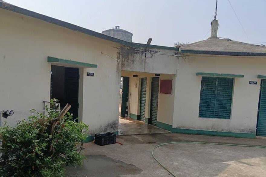 Deoghar news : 25 विद्यालयों के प्रधानाध्यापकों का एक दिन का मानदेय व वेतन स्थगित