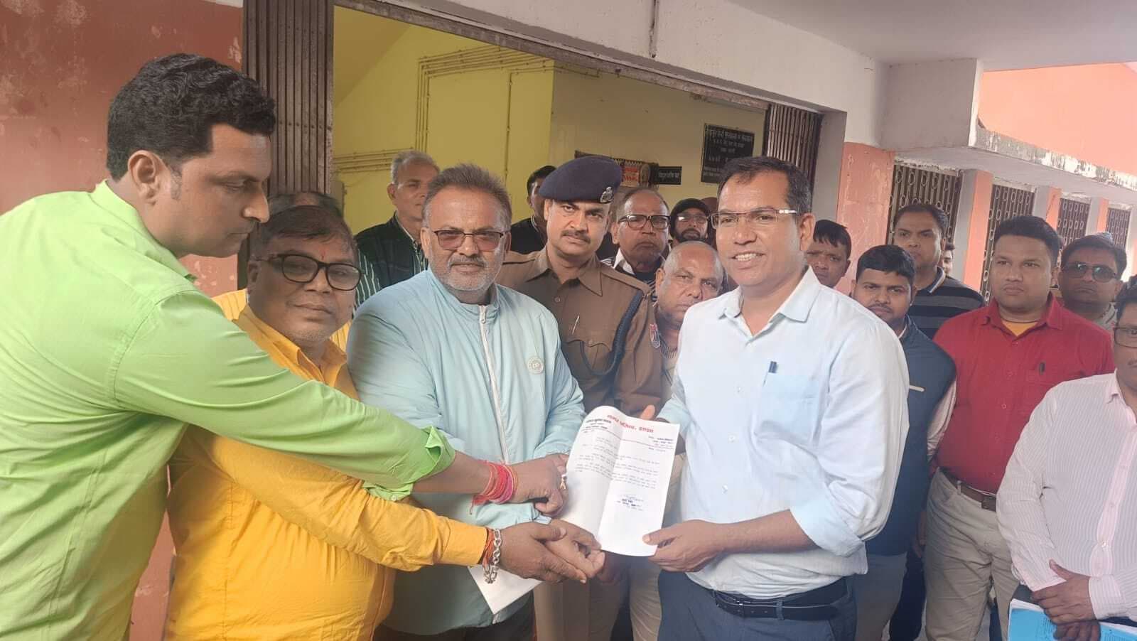 नप अध्यक्ष ने डीआरएम से की मुलाकात, सौंपा ज्ञापन