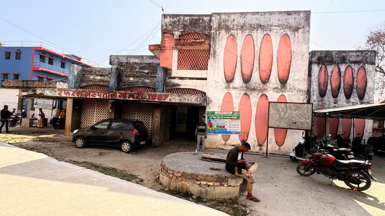 जानलेवा हो सकता है रेफरल अस्पताल गोगरी का जर्जर भवन