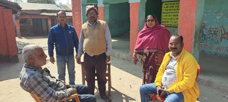 मुखिया ने विद्यालय का किया निरीक्षण