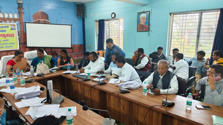 Deoghar news : जनसुनवाई में मुखिया, पंचायत सचिव व रोजगार सेवक पर लगाया जुर्माना