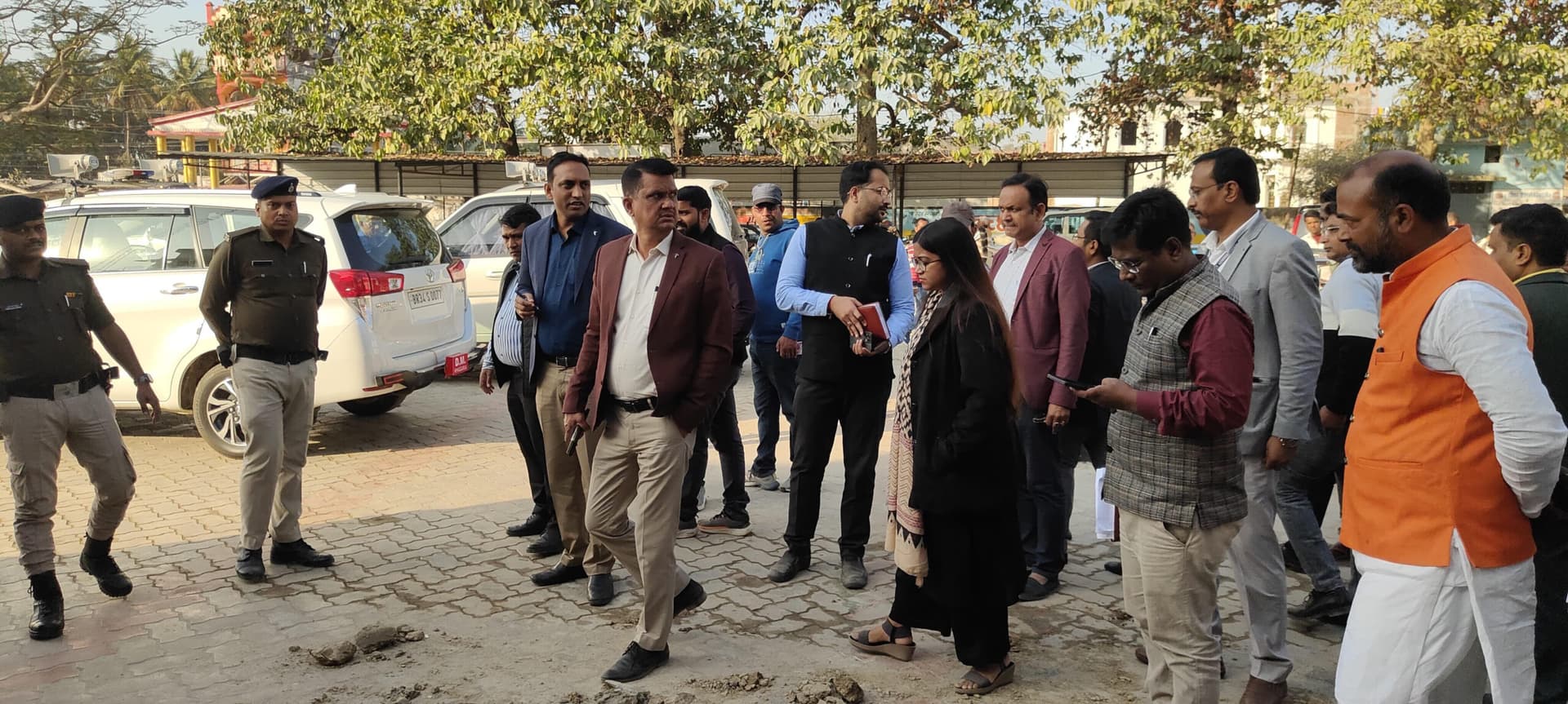 डीएम ने किया कार्यालय का निरीक्षण