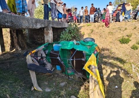 अनियंत्रित होकर टोटो पलटा, कोई हताहत नहीं