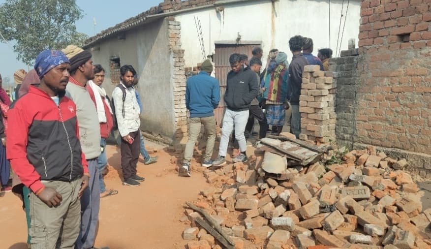 Bokaro News : ललपनिया-चार नंबर मुख्य पथ शाम ढलते ही हो जाता है सुनसान