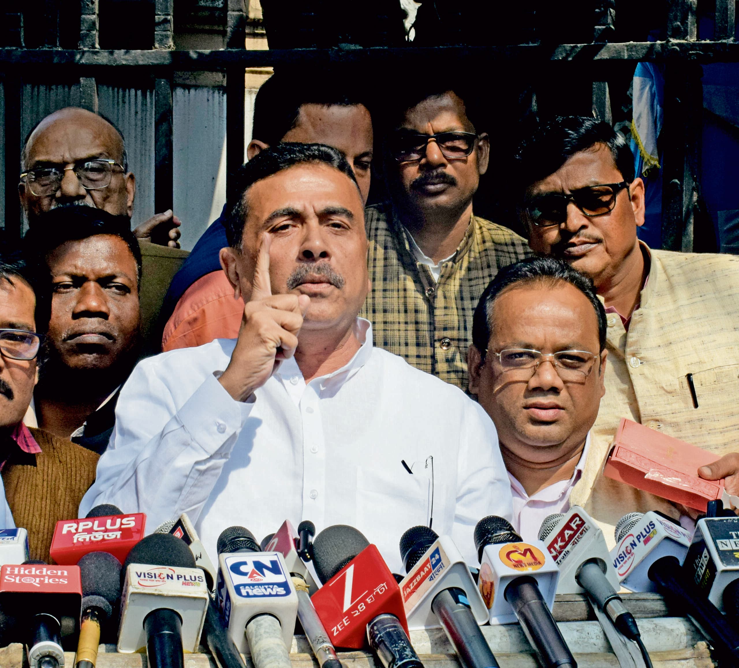 अंतरिम बजट को नेता प्रतिपक्ष शुभेंदु अधिकारी ने बताया ''''फर्जी दस्तावेज''''