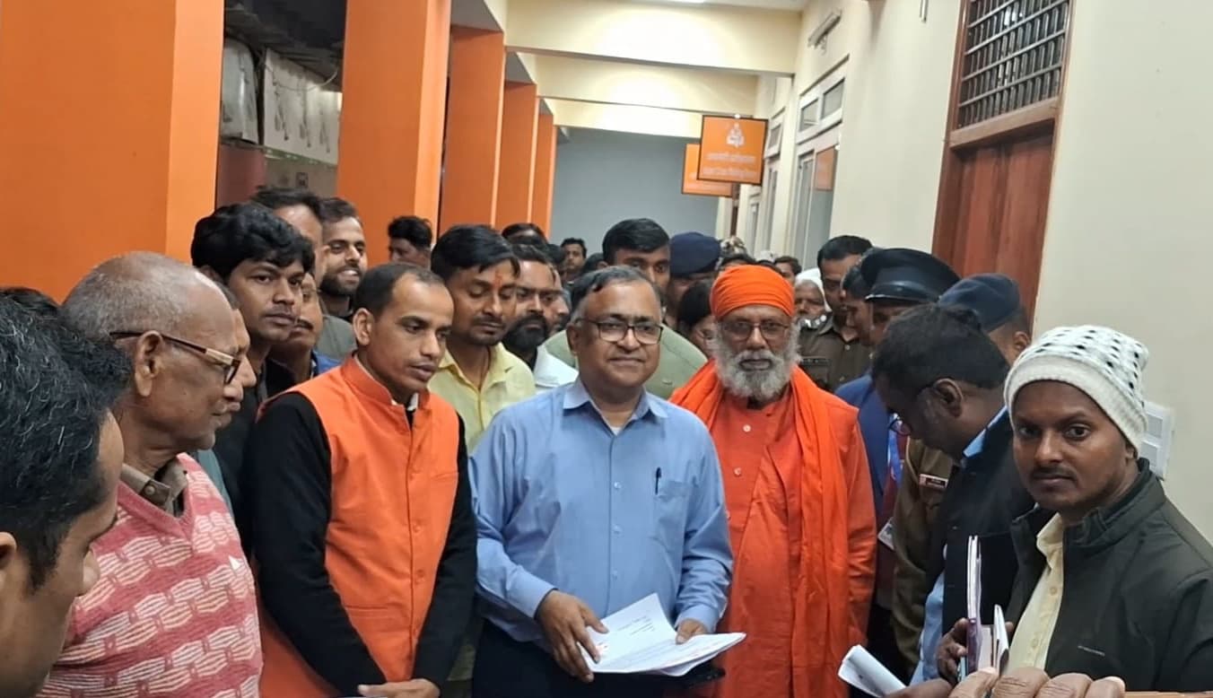 वार्षिक महाधिवेशन को लेकर महर्षि मेंही संतमत सत्संग आश्रम ने डीआरएम को सौंपा ज्ञापन