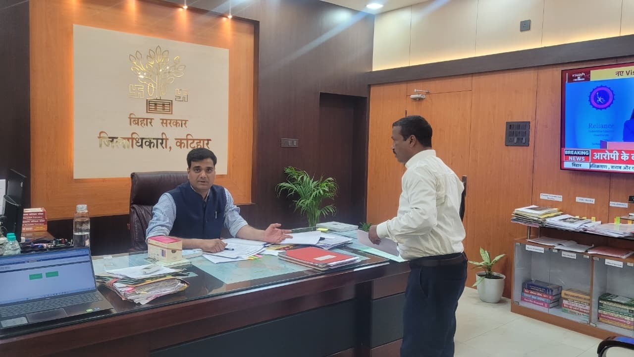 जनता दरबार, डीएम ने 41 फरियादियों की सुनीं समस्याएं