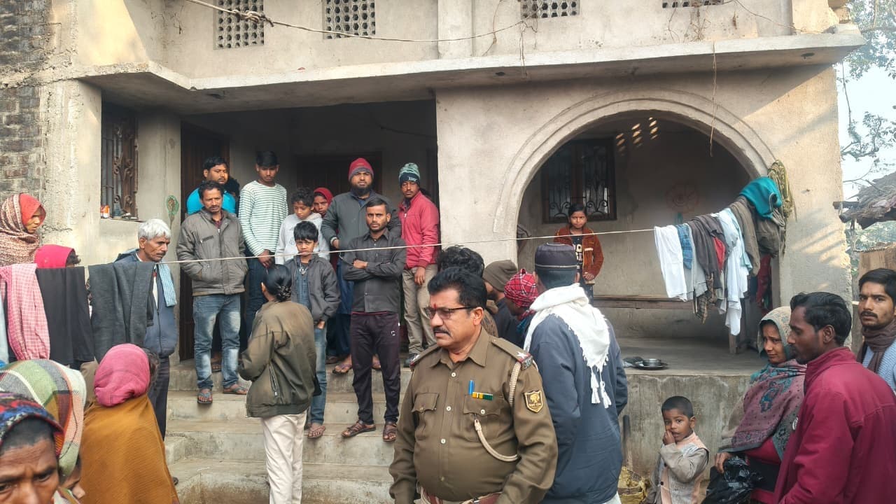 चोरों ने घर को बनाया निशाना, सोने व चांदी का जेवर उड़ाया