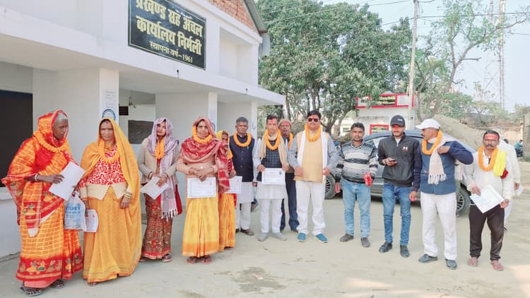 डगमारा में पैक्स के लिए निर्विरोध चुने गये अध्यक्ष व 11 सदस्य