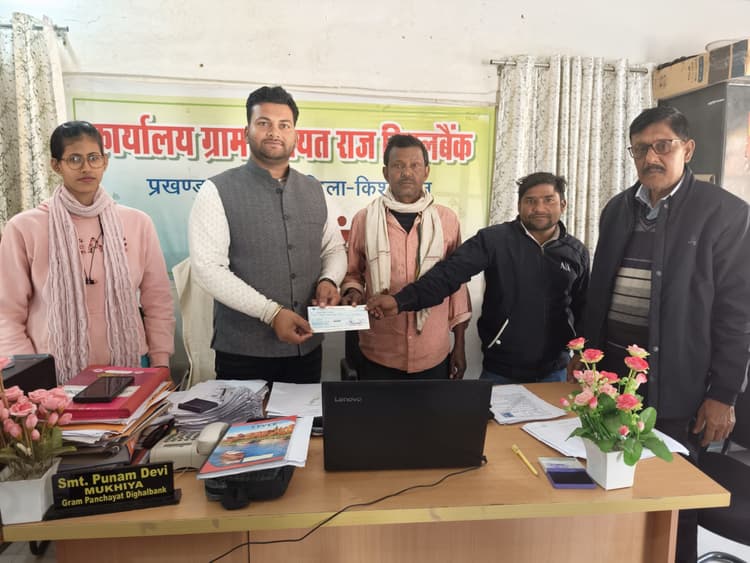 कबीर अंत्येष्टि योजना के तहत तीन लाभुकों मिला चेक