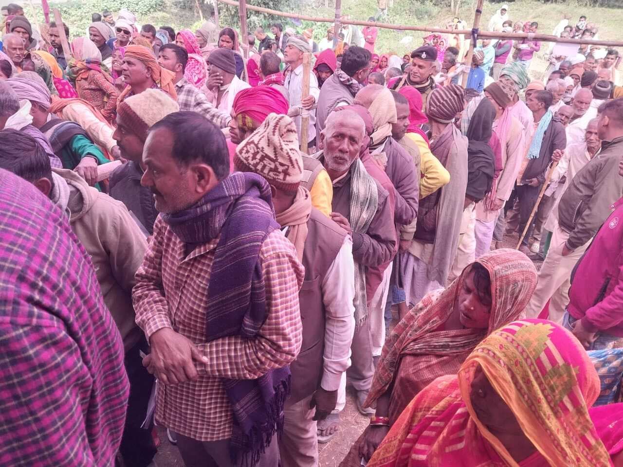 शांतिपूर्ण माहौल में संपन्न हुआ पैक्स चुनाव, सुबह से मतदान केंद्र पर कताबद्ध हो गये मतदाता