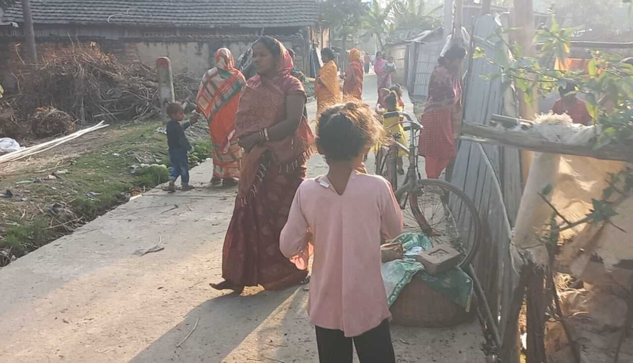 मुख्यमंत्री ग्राम सड़क को बंद करने की शिकायत पीएम को भेजी