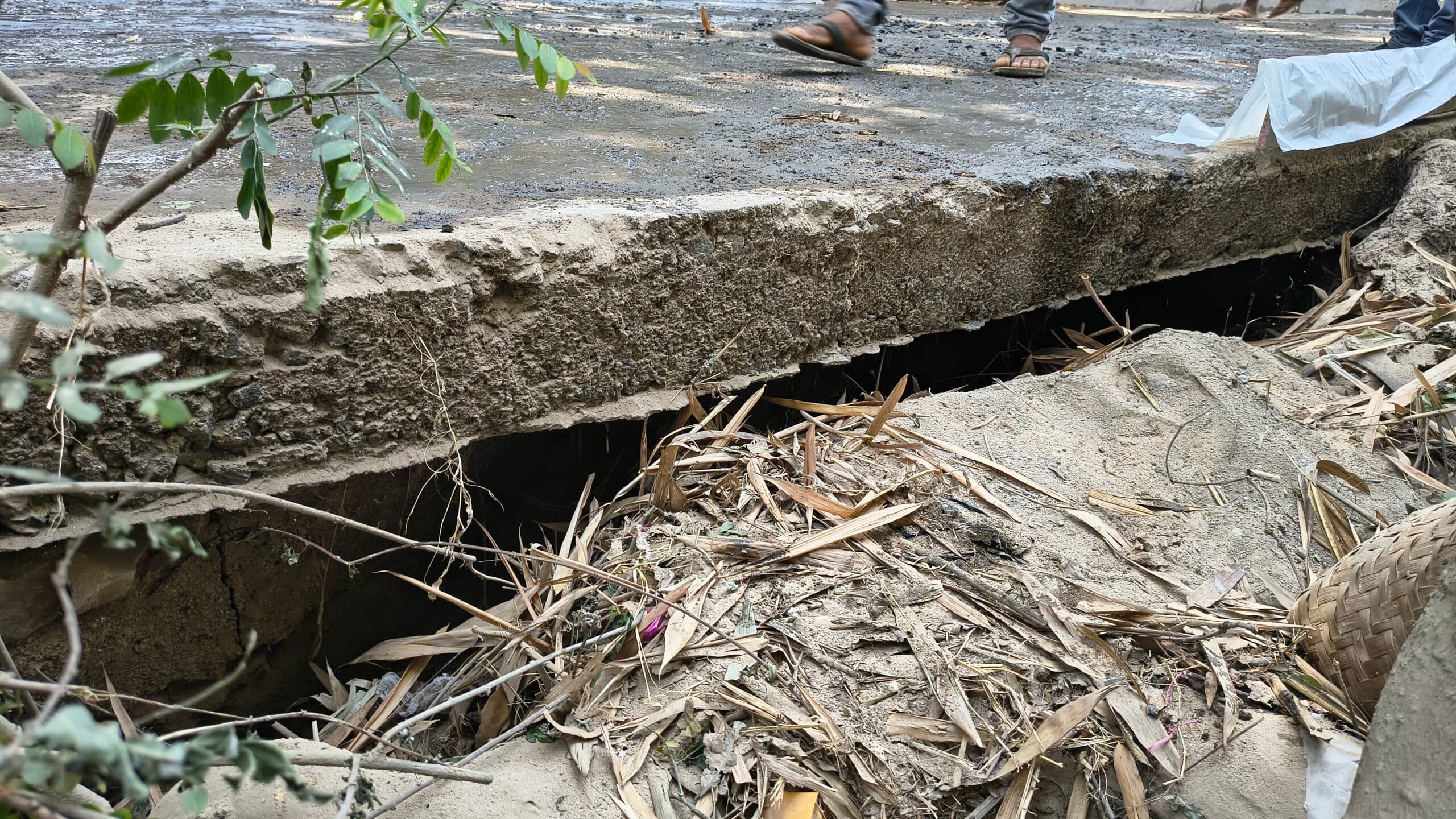 सड़क निर्माण में अनियमितता का आरोप, ग्रामीणों ने काम बंद कराया