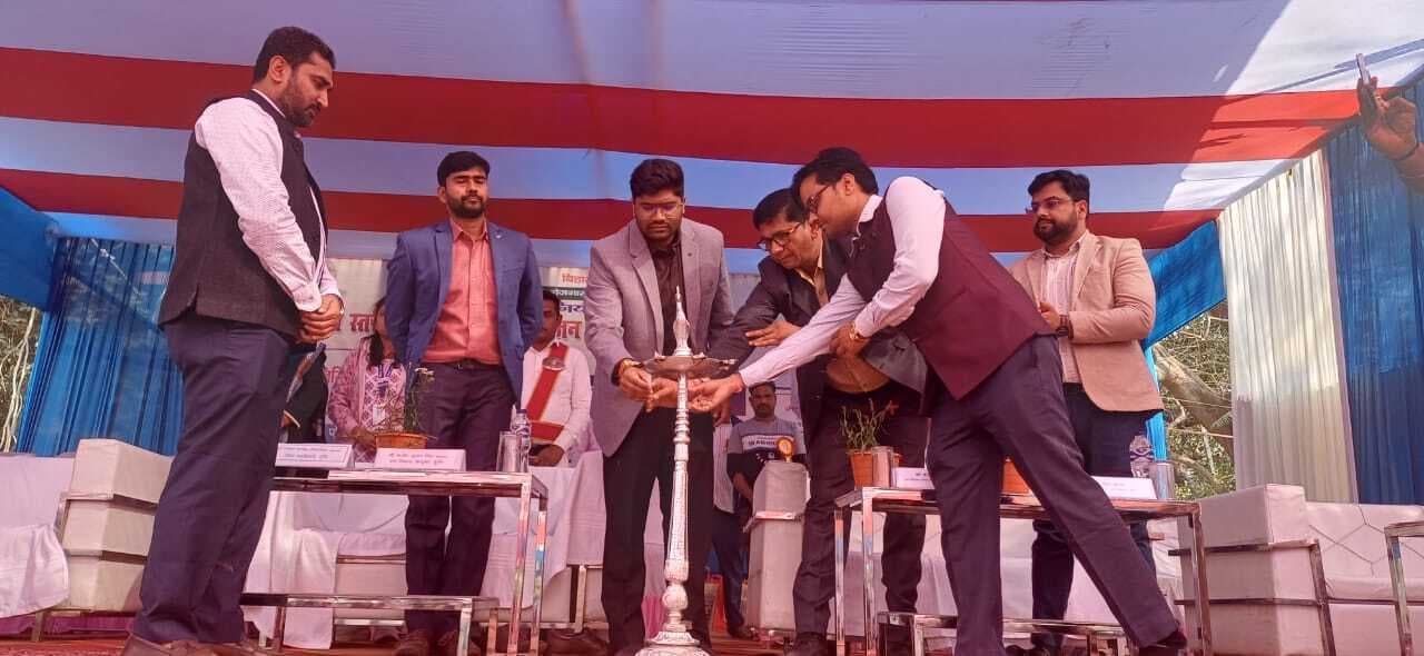 खुद को जाॅब सिकर तक ही सीमित न रखें, बल्कि जाॅब गिवर बनें : डीएम