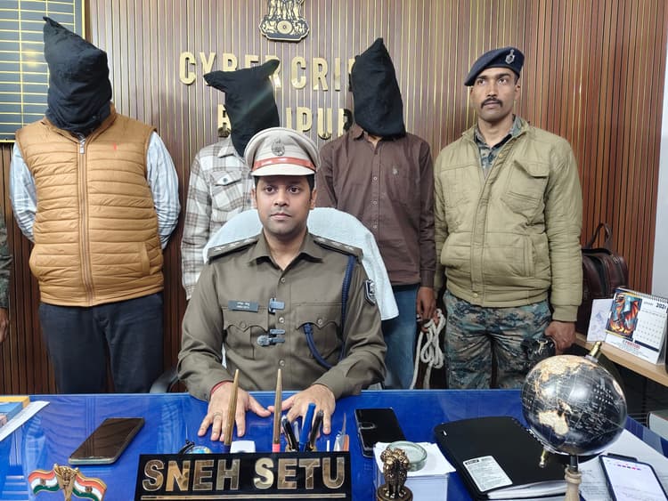 म्यूल खाते के जरिए साइबर ठगी करने में दो गिरफ्तार, मदद करने वाला बैंक कर्मी भी धराया