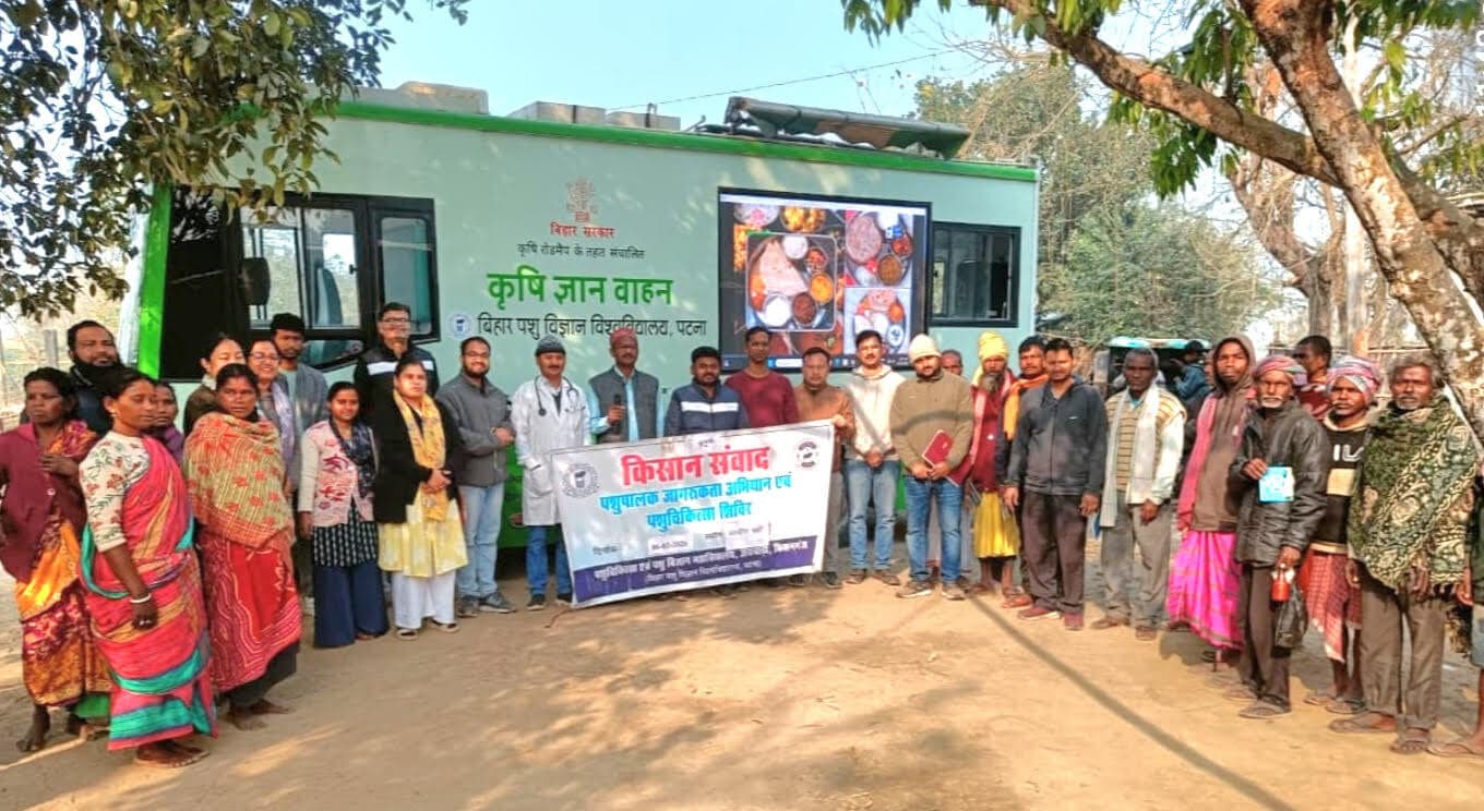 पशु चिकित्सा शिविर में  पशु पालकों को  किया जागरूक