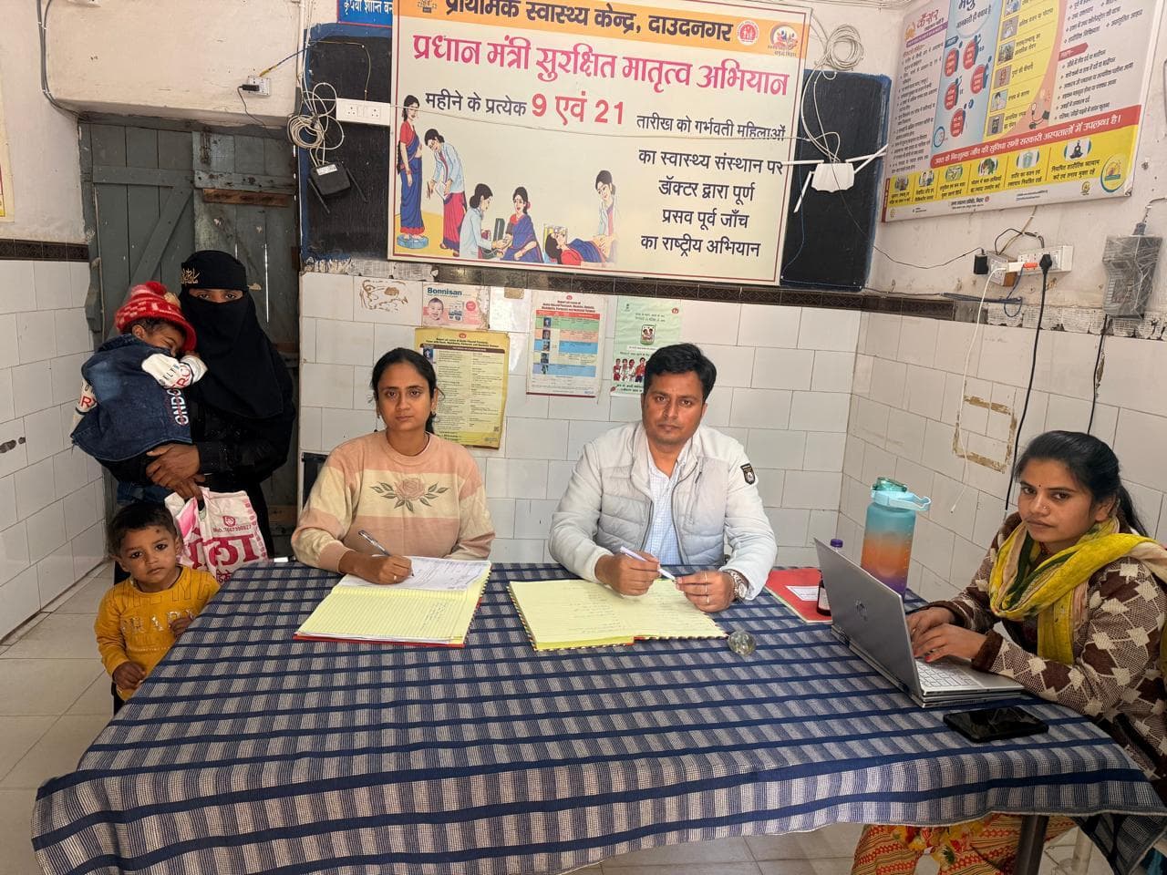 Aurangabad News : पीएचसी खांसी-सर्दी के मरीजों की उमड़ी भीड़