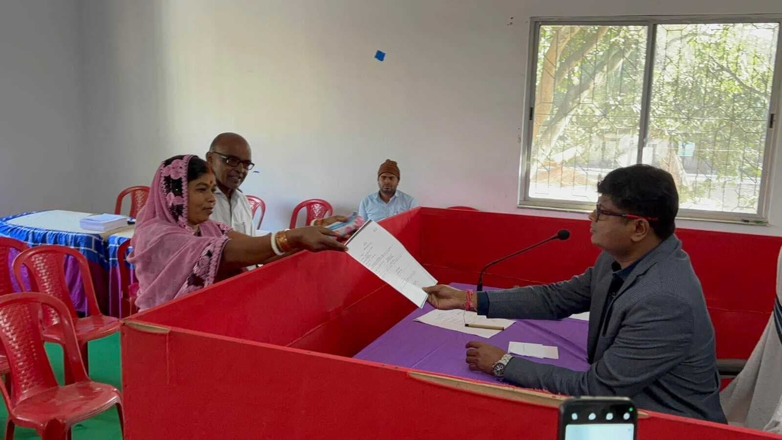 Giridih News :बड़की सरैया नगर पंचायत : अध्यक्ष पद के दो और वार्ड के एक प्रत्याशी ने लिया नाम वापस