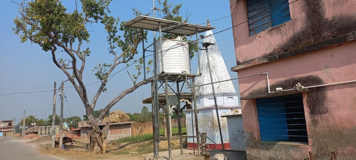 सोलर जलमीनार खराब, ग्रामीणों को पेयजल संकट