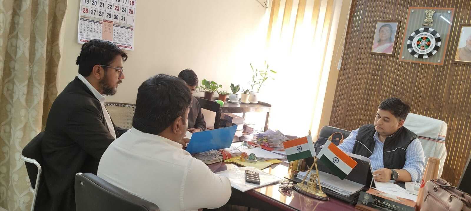 Giridih News :बेहतर औद्योगिक संबंध स्थापित करे प्रबंधन : श्रमायुक्त