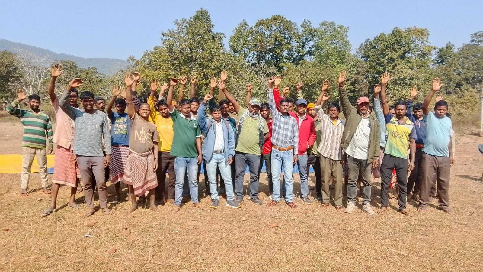 Chaibasa News : राजाबुरु. सात गांवों के ग्रामीणों ने की बैठक, महत्वपूर्ण निर्णय लिये