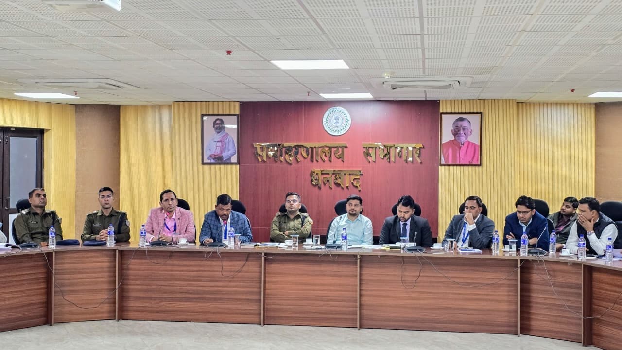 Dhanbad News: 15 फरवरी से पहले शस्त्र जमा नहीं करने पर रद्द होगा लाइसेंस