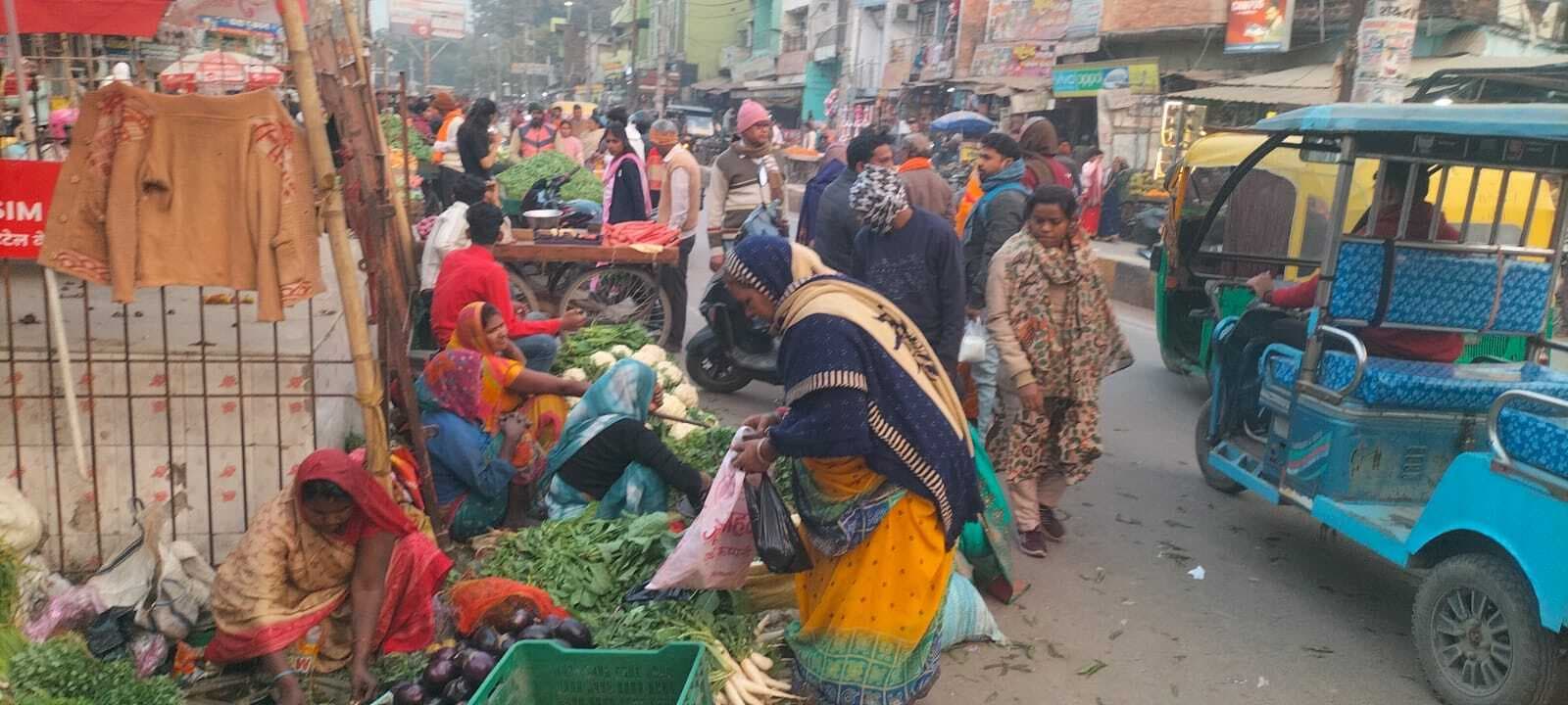 नगर पर्षद की सख्ती के बाद भी नहीं सुधर रहे हालात, फिर सड़कों पर जमे अतिक्रमणकारी