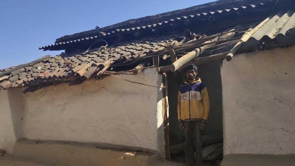 हाथियों ने दो घरों को किया ध्वस्त, अनाज व फसल खाये