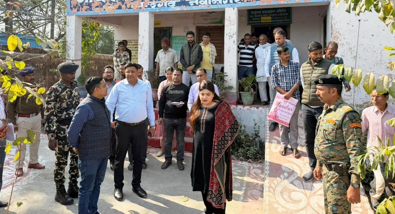 किसानों के पंजीकरण में लापरवाही बर्दाश्त नहीं, तेजी से पूरा करें काम : डीएम