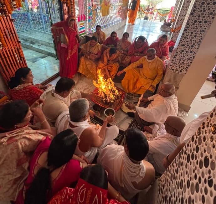 पूर्णिया सिटी के जैन मंदिर में सजा माता पद्मावती व श्री भैरव जी महाराज का दरबार