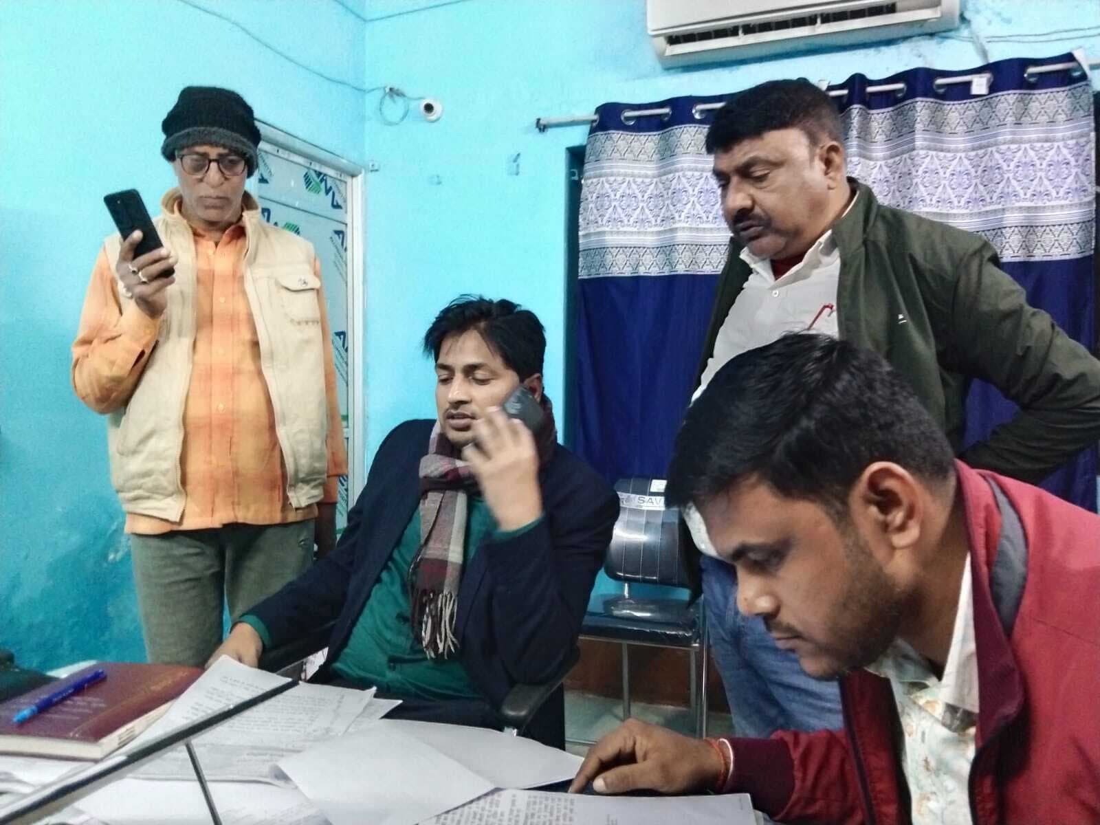 सीओ व आरओ ने हड़ताल किया समाप्त, संभाला कार्यभार