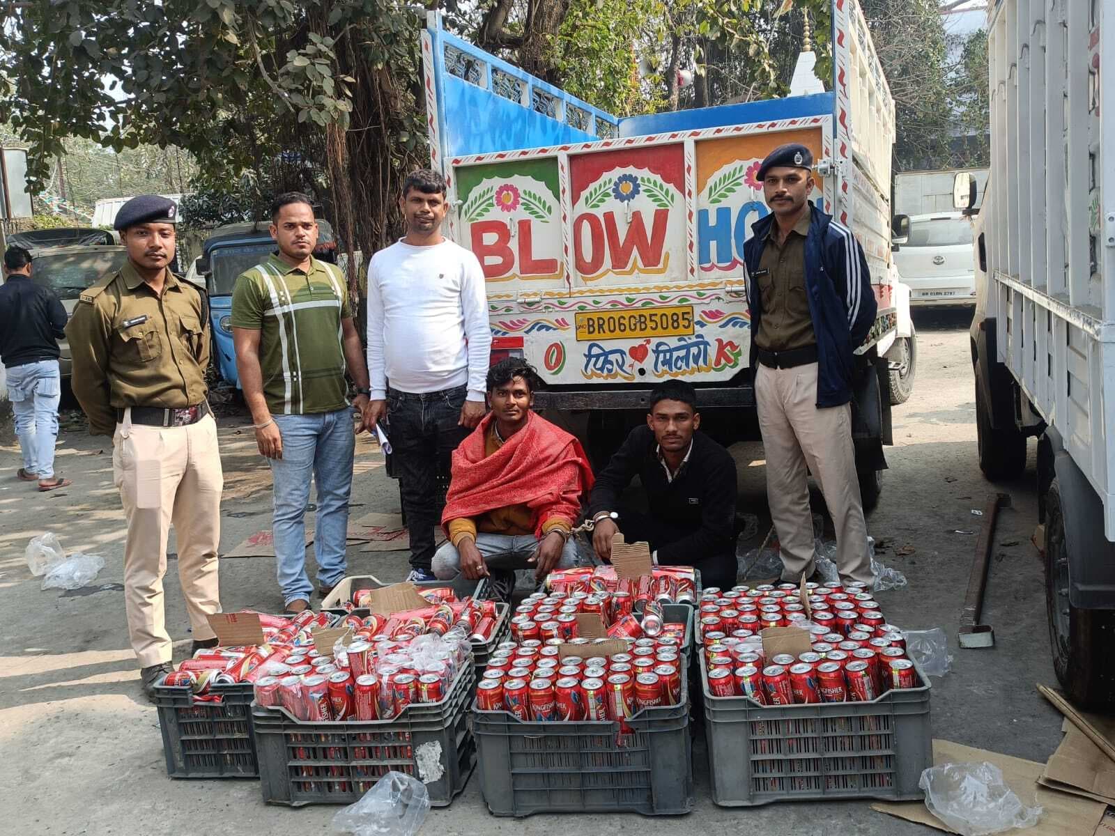 292 लीटर बीयर के साथ दो तस्कर गिरफ्तार