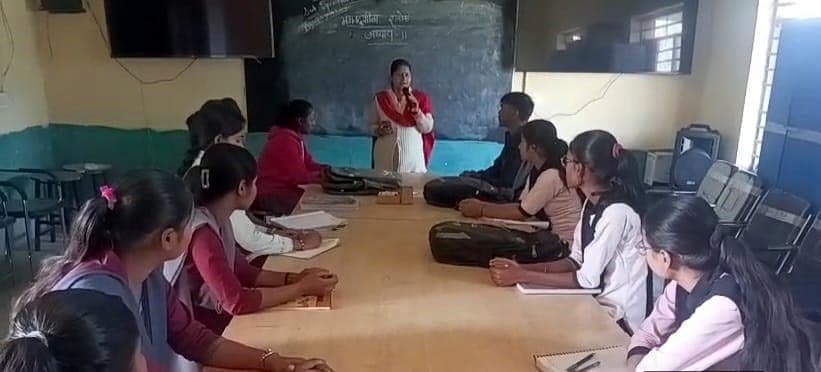 विद्यालय में अब ”स्पिरिचुअल क्लास” से संवरेगा छात्रों का भविष्य