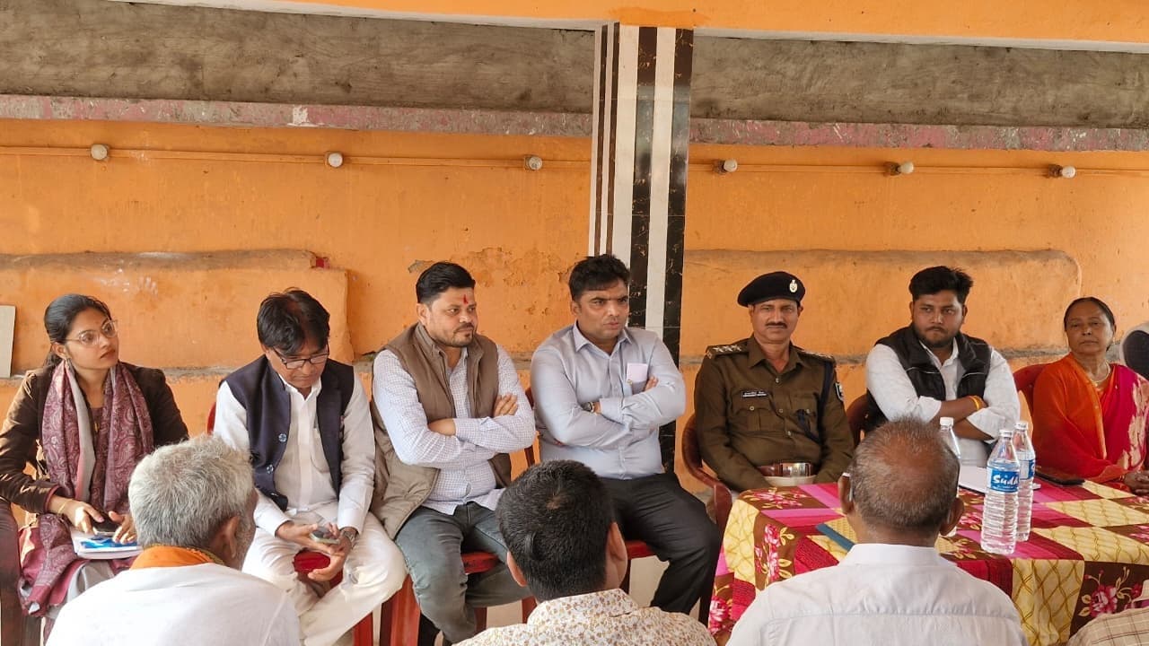 तालाबों की बैरिकेडिंग करते हुए गोताखोर की व्यवस्था करने का निर्देश