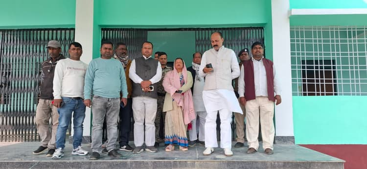 निर्माणाधीन डिग्री कॉलेज का विधायक ने लिया जायजा