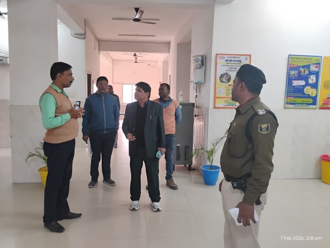 सीएचसी का सीएस ने किया निरीक्षण, मुख्य गेट बंद मिलने पर जतायी नाराजगी