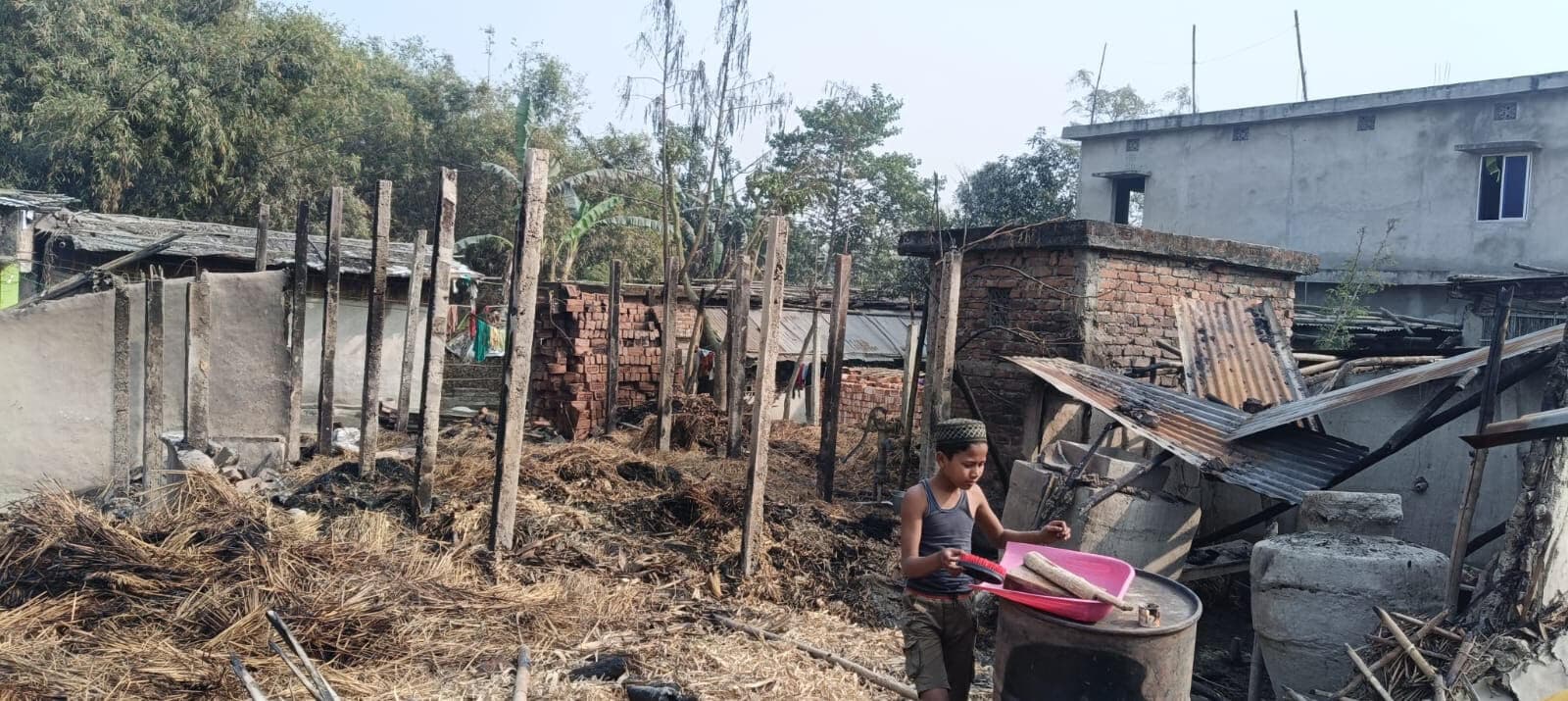 आग से 10 घर जले, लाखों की क्षति