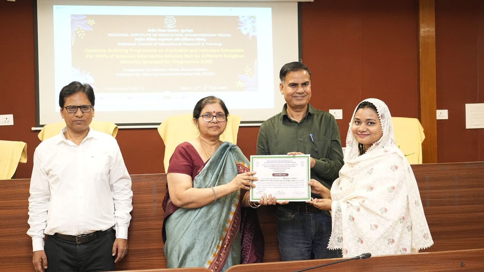 प्रशिक्षण के समापन पर शिक्षिका को मिला सम्मान