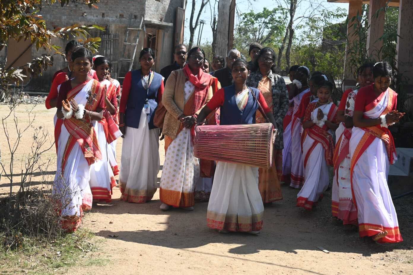 स्वदेशी वेशभूषा, भ्रमण, भजन, भवन व भोजन अपनाने का आह्वान