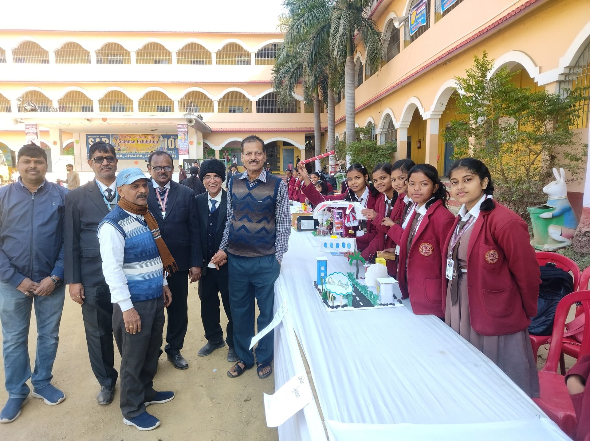 साराडोनिक्स विद्यालय में विद्यार्थियों ने विज्ञान आधारित मॉडल किया प्रस्तुत