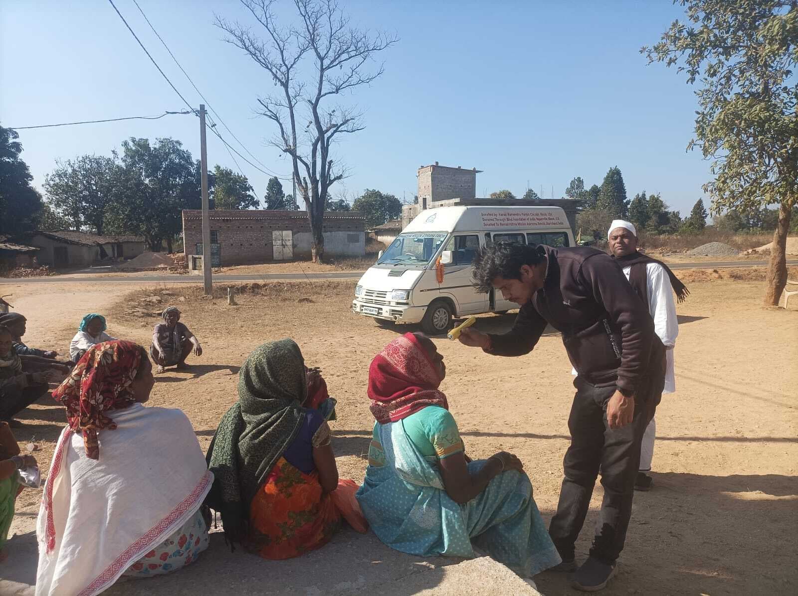 दिव्यायन कृषि विज्ञान केंद्र ने दुल्ली अंबाटांड़ में लगाया शिविर