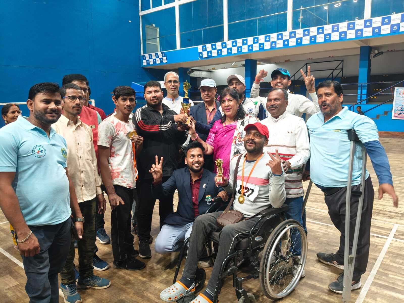 Parlaympic athletics and badminton tournament : बैडमिंटन में लक्ष्मी कुमारी और दिव्यांशु बने विजेता